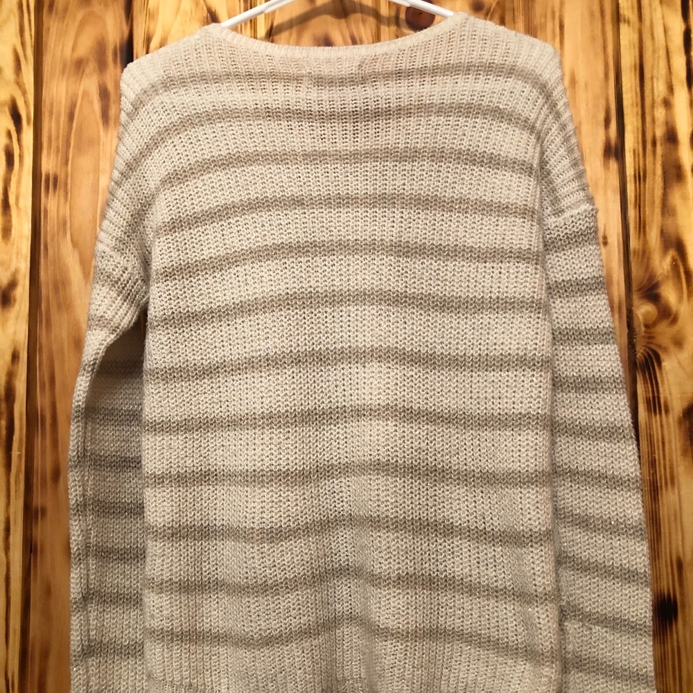 Women’s Cream / Gold Hollister Sweater Size M - Picture 2 of 6